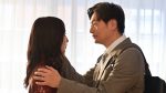 鳩山(井浦新)と美沙(真飛聖)の写真