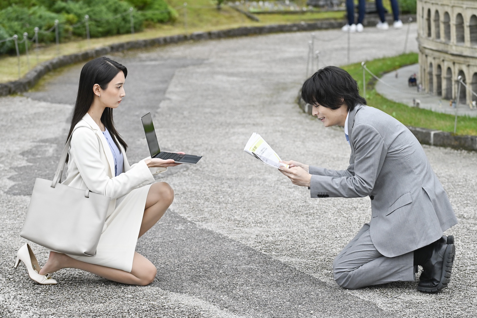 鷹野ツメ子(菜々緒)・鶸田(塩野瑛久)の写真