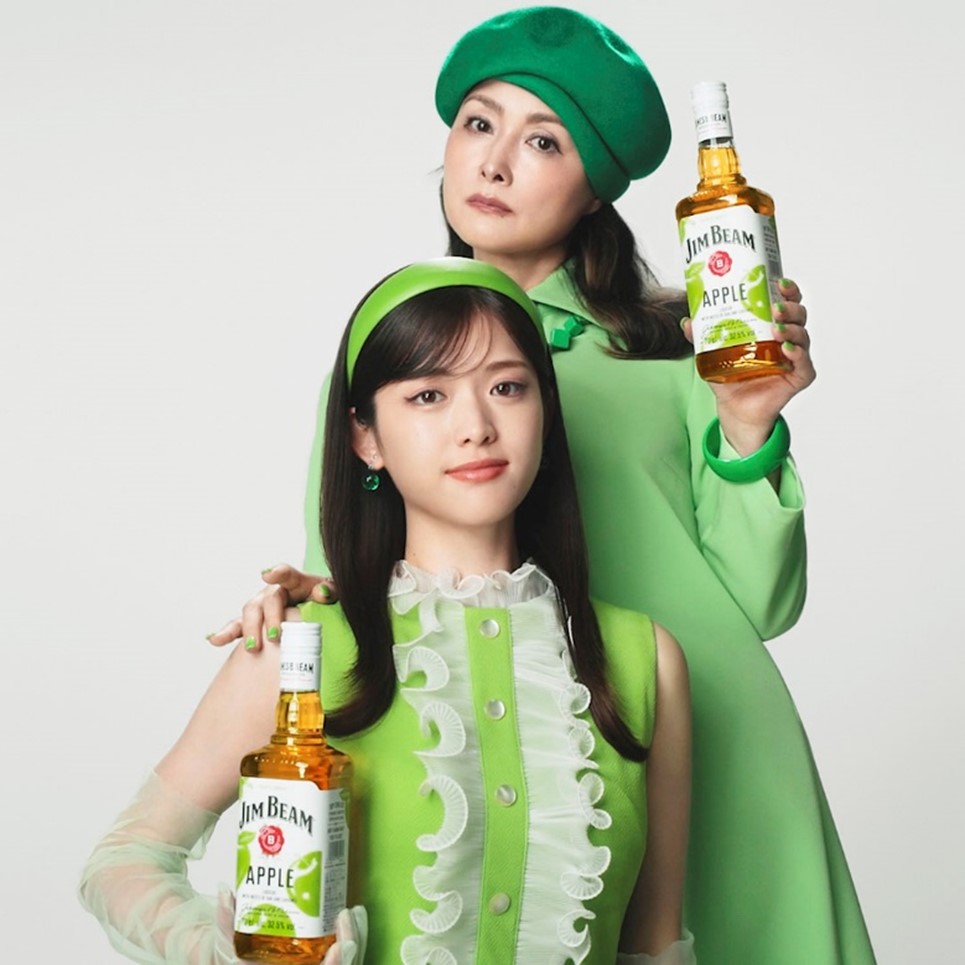 松村沙友理と国生さゆりの写真