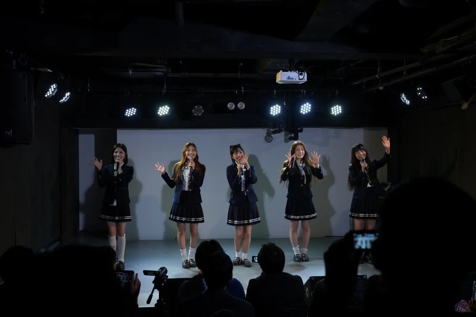 全員日本人のK-POPガールズグループUNICODE、初のライブツアー開幕