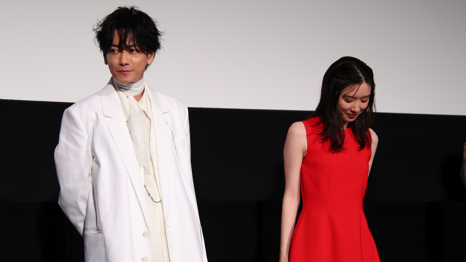 佐藤健と永野芽郁の写真