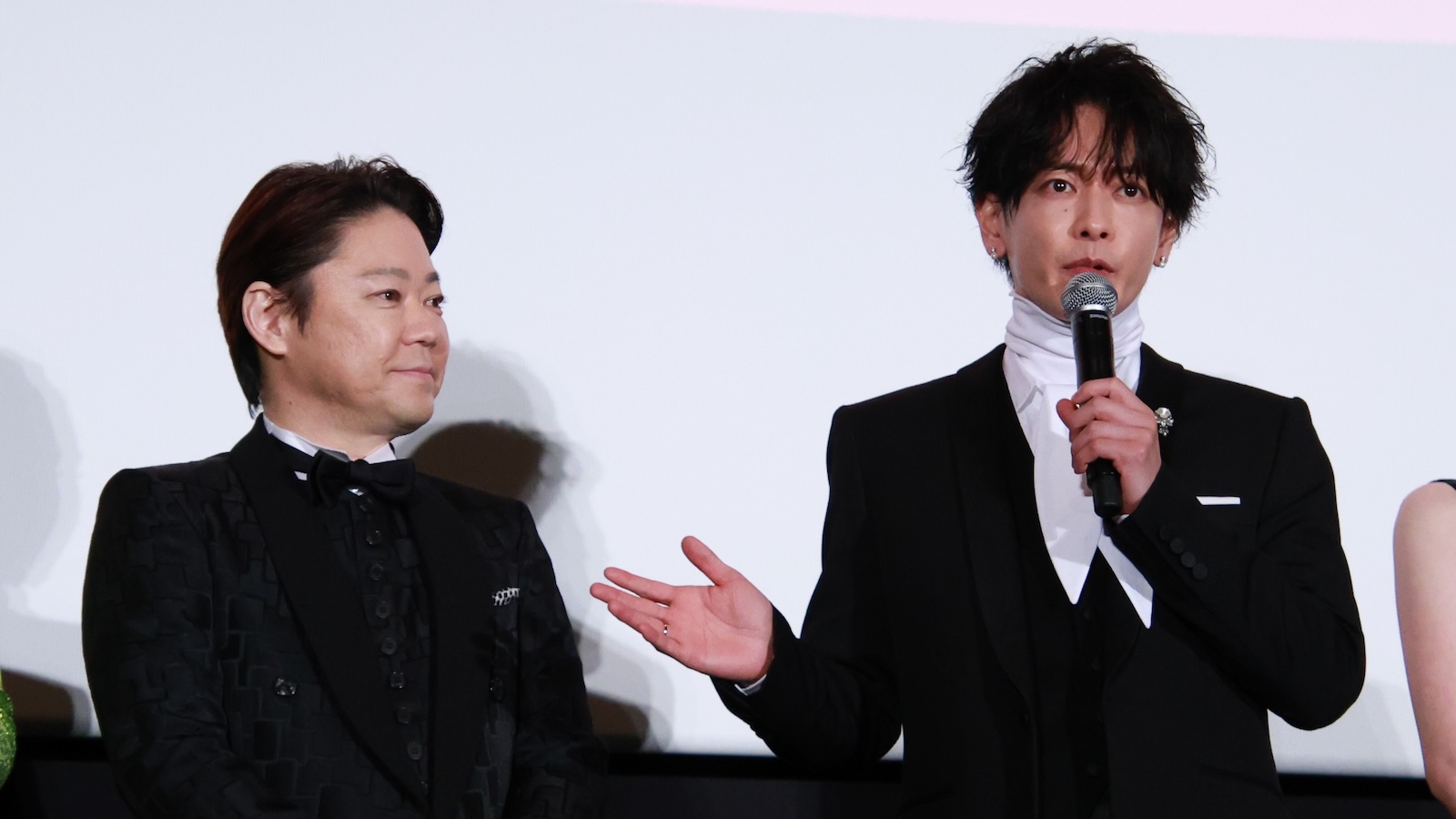 阿部サダヲと佐藤健の写真
