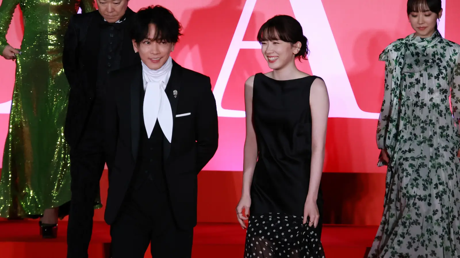 佐藤健 『仮面ライダー電王』以来の共演となる松本若菜のアクション