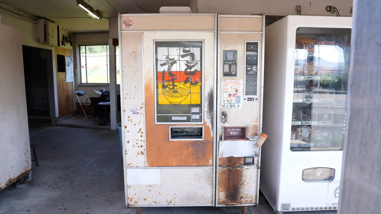 知る人ぞ知る！自販機の神様の仕込む懐かしの絶品自販機うどんの聖地