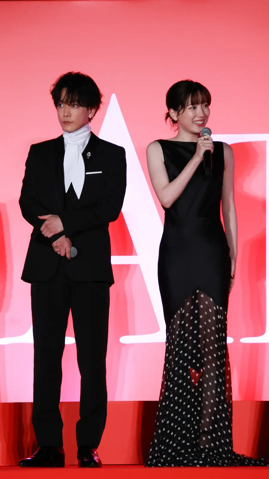 佐藤健 『仮面ライダー電王』以来の共演となる松本若菜のアクション