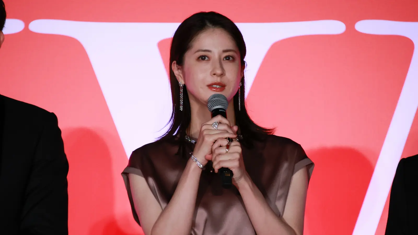 佐藤健 『仮面ライダー電王』以来の共演となる松本若菜のアクション