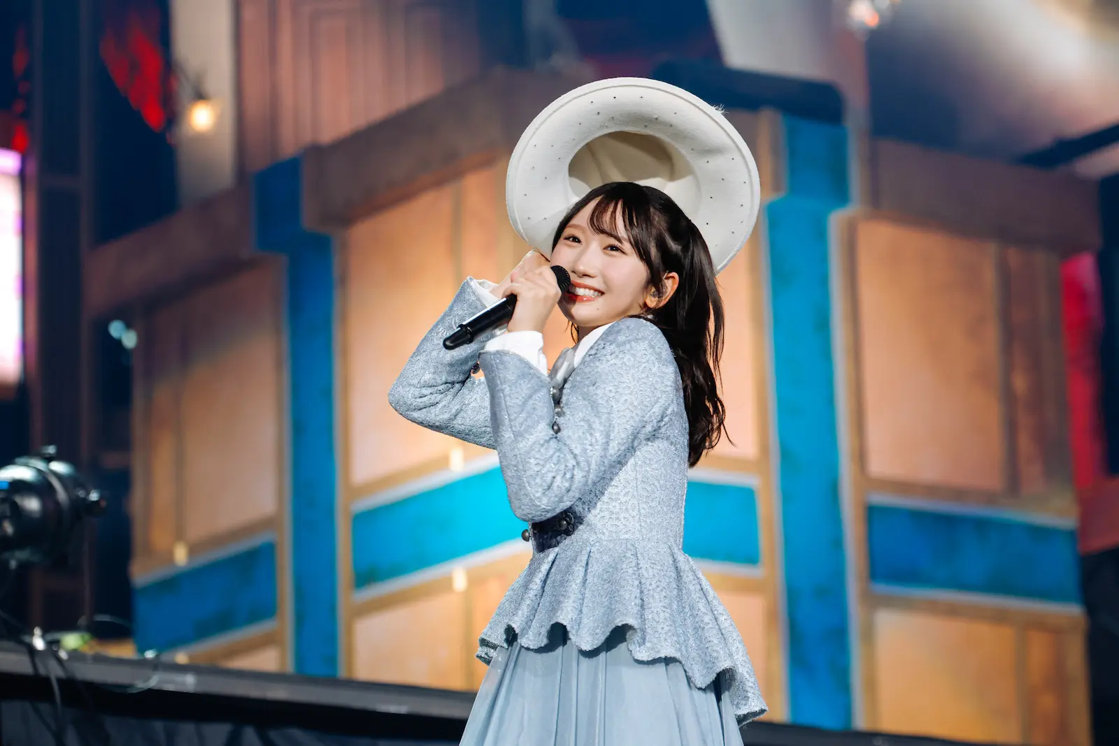 日向坂46“公式お兄ちゃん”オードリー春日・若林のサプライズ登場に