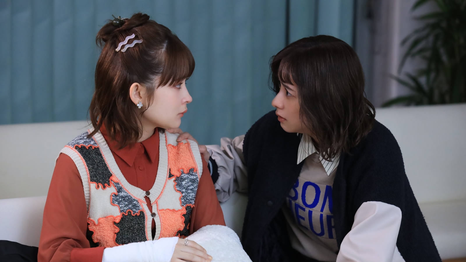 堀田真由、畑芽育の写真