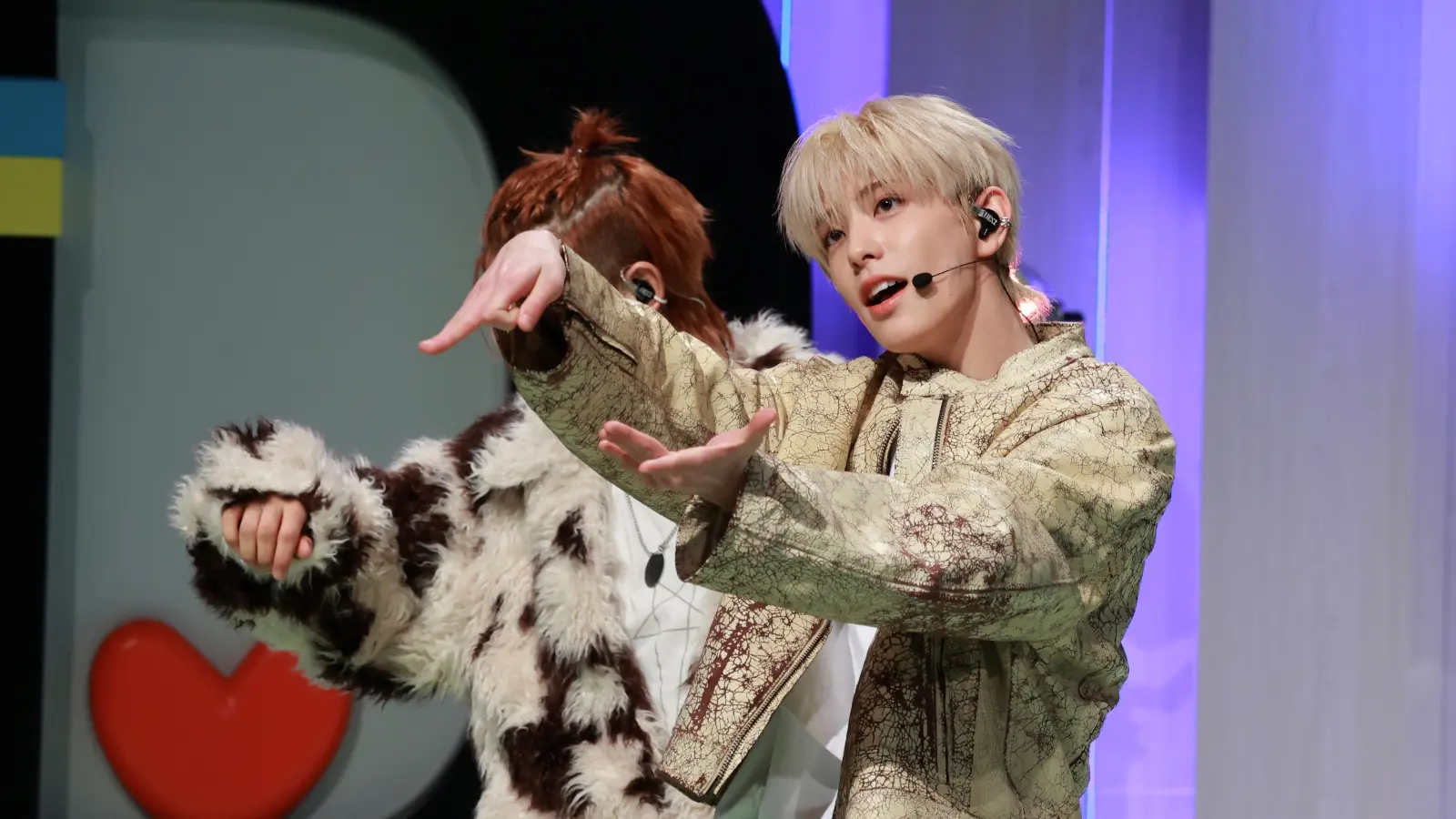 NEXZ 日本のテレビ初！最新曲生披露&2月1日,2日にNAYEON(TWICE)との