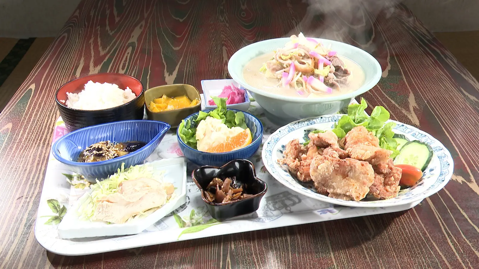 60年間値上げなし！？ 700円の定食なのに500円のちゃんぽんが付く