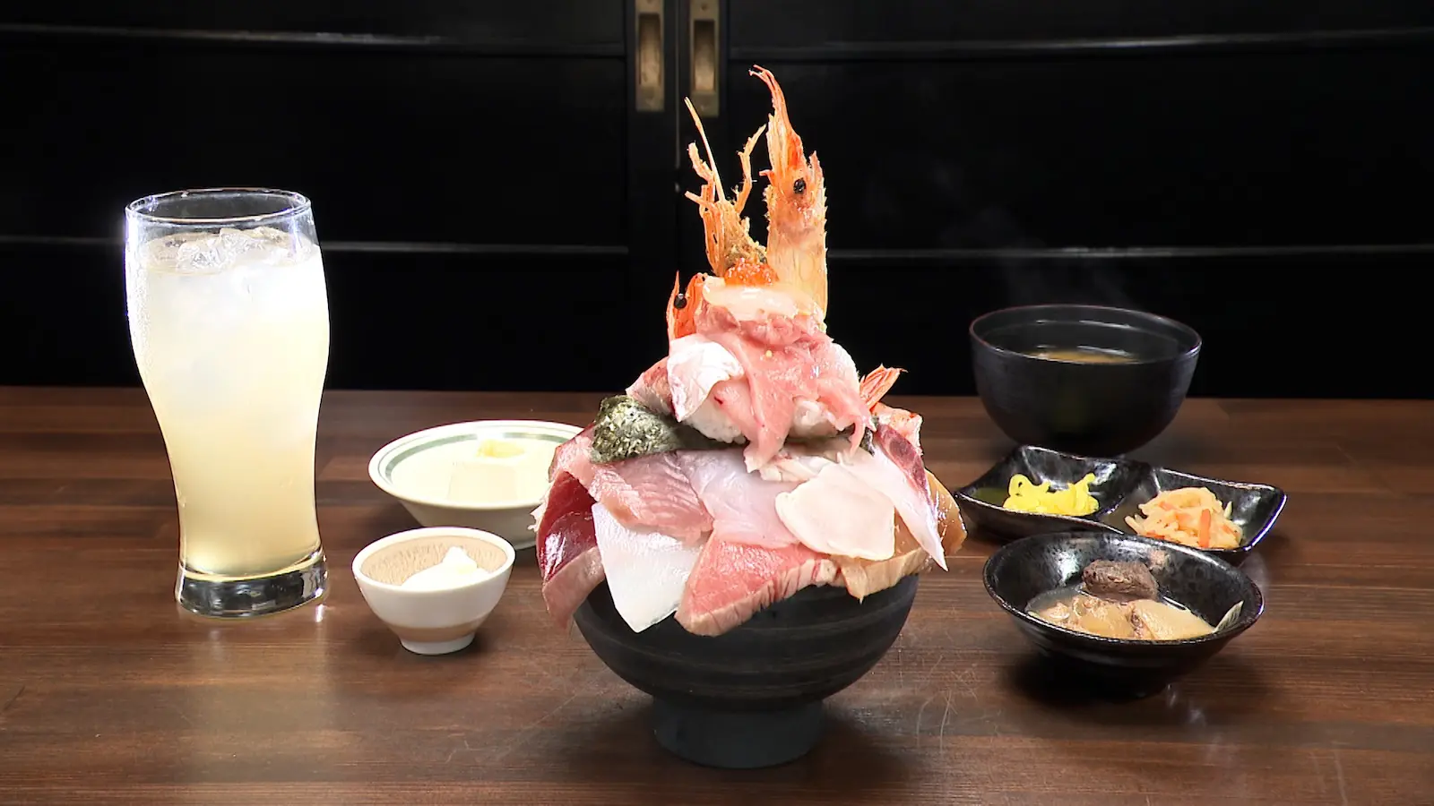 キューピー　海鮮丼　フィギュア 盛り沢山過ぎる海鮮丼に仰天！中島健人が「ルール違反にもほどがある