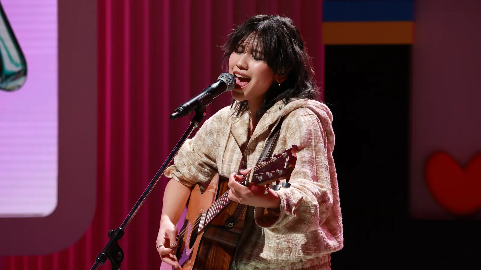 韓国の路上ライブで2000人超が熱狂！ネクブレ必至のLeina『うたたね