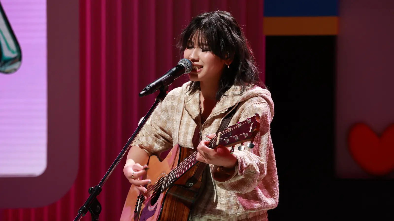 韓国の路上ライブで2000人超が熱狂！ネクブレ必至のLeina『うたたね