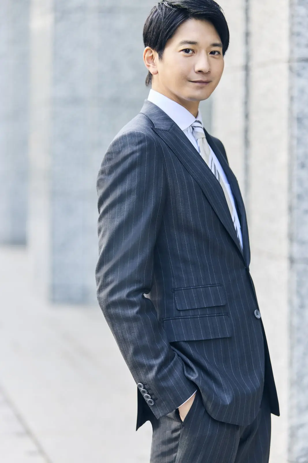 向井理、スーツモデルに初挑戦！家族の決まりごと&自宅で作る意外な