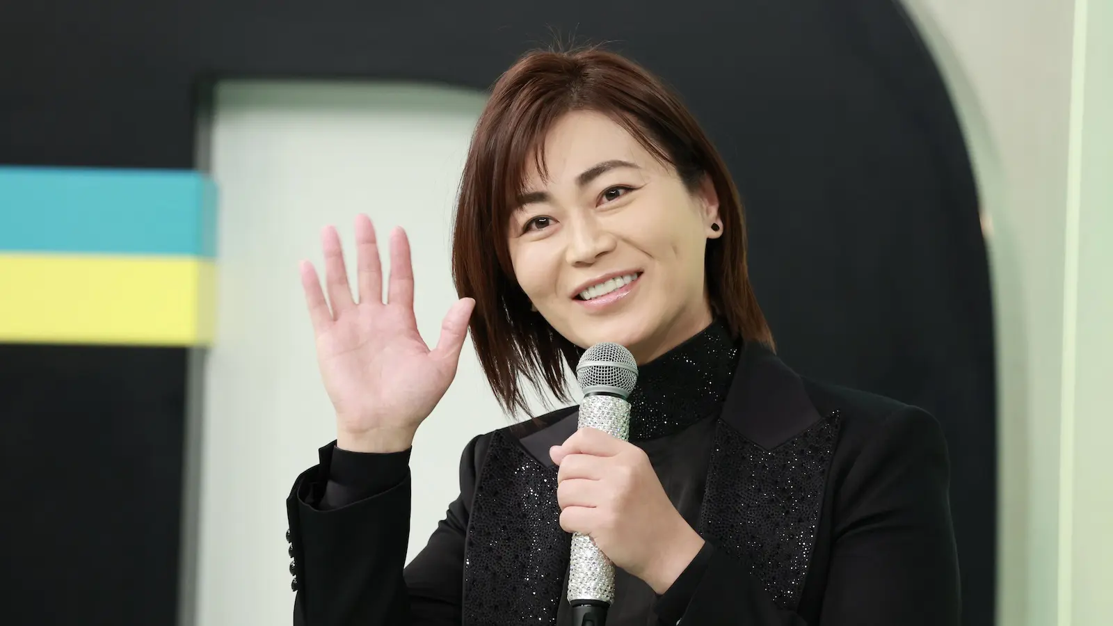 当社の 氷川きよしCD ばっちりメイク！「ますます （氷川きよし47歳 ヴァイスシュヴァルツ