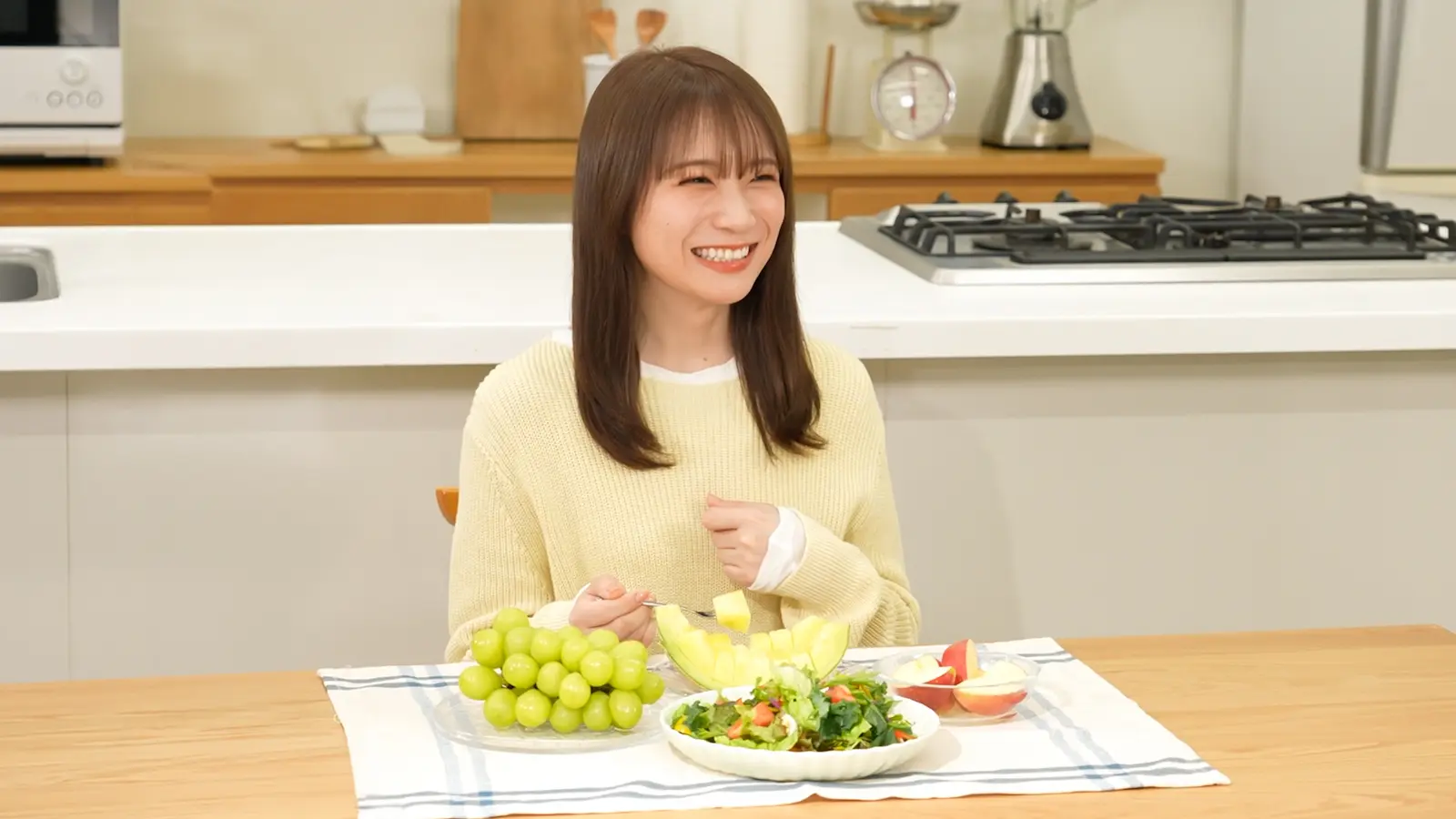 秋元真夏「スタッフさんからも『もう1回お願いします』みたいな…（笑