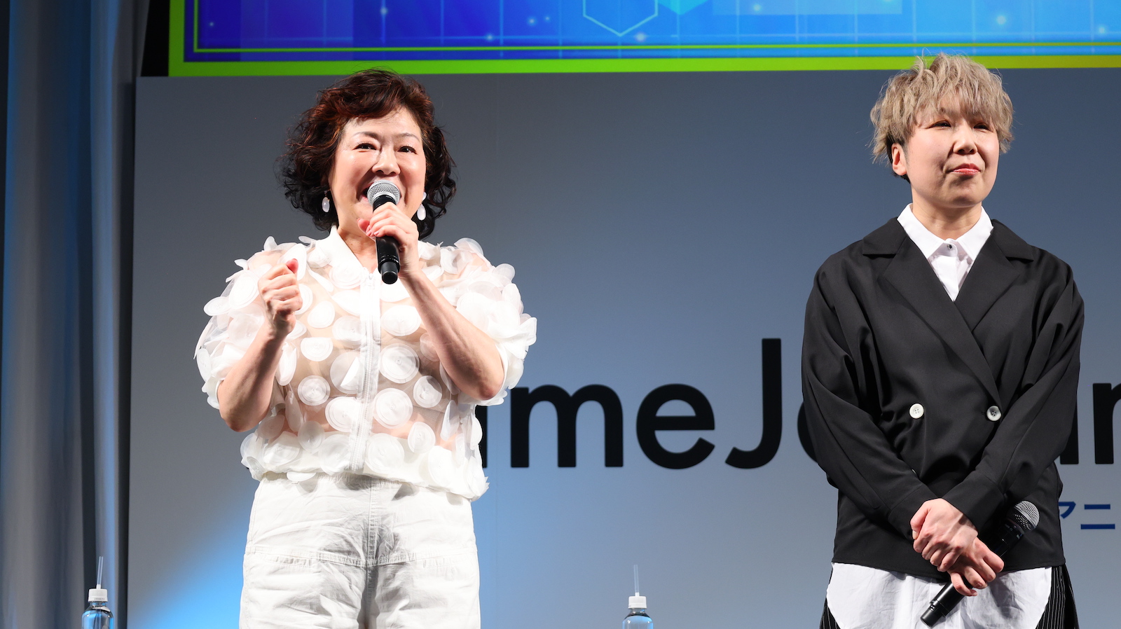 坂本千夏と山口眞弓の写真