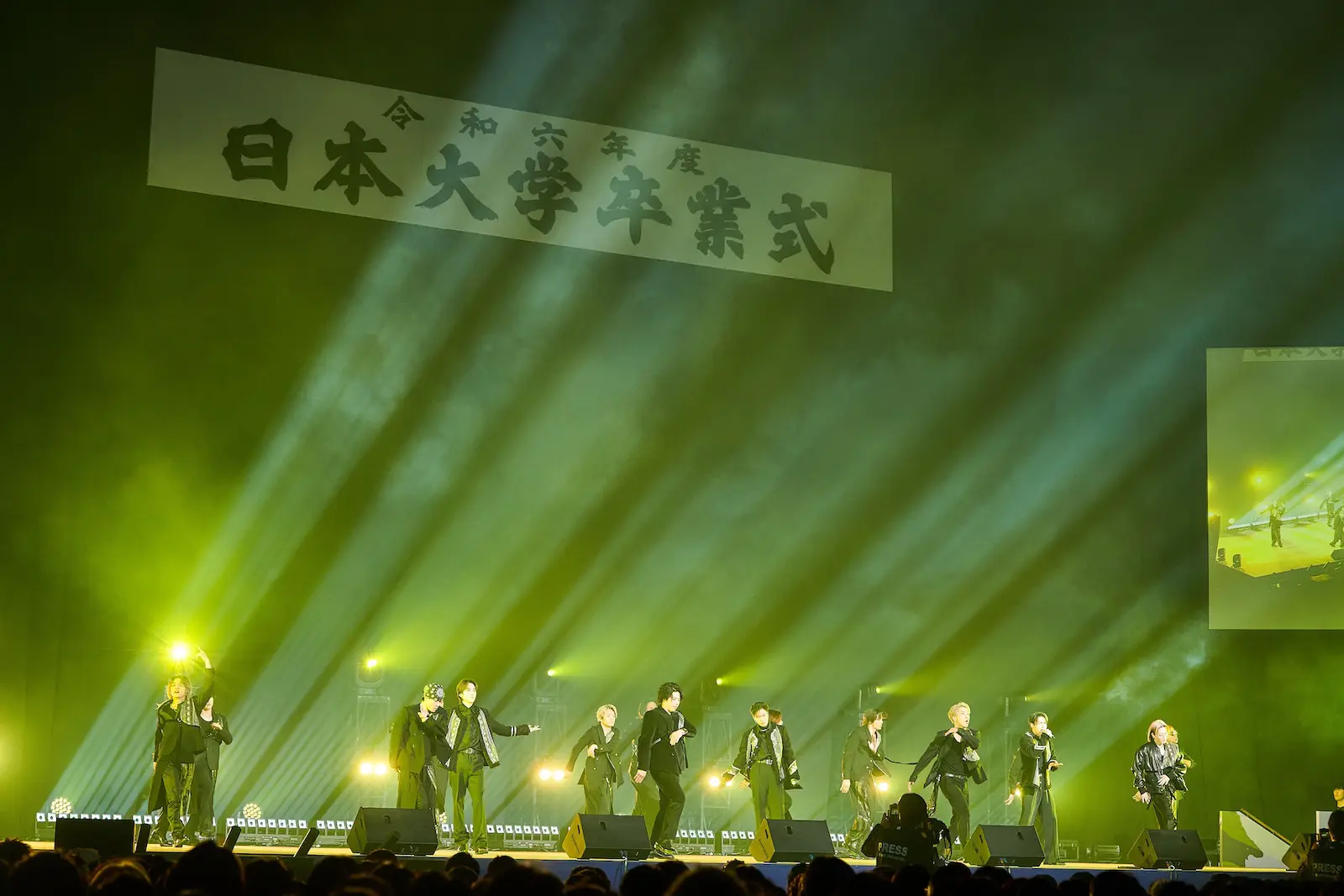 卒業生 国内最大級のファッションショーで卒業生がコレクションを発表