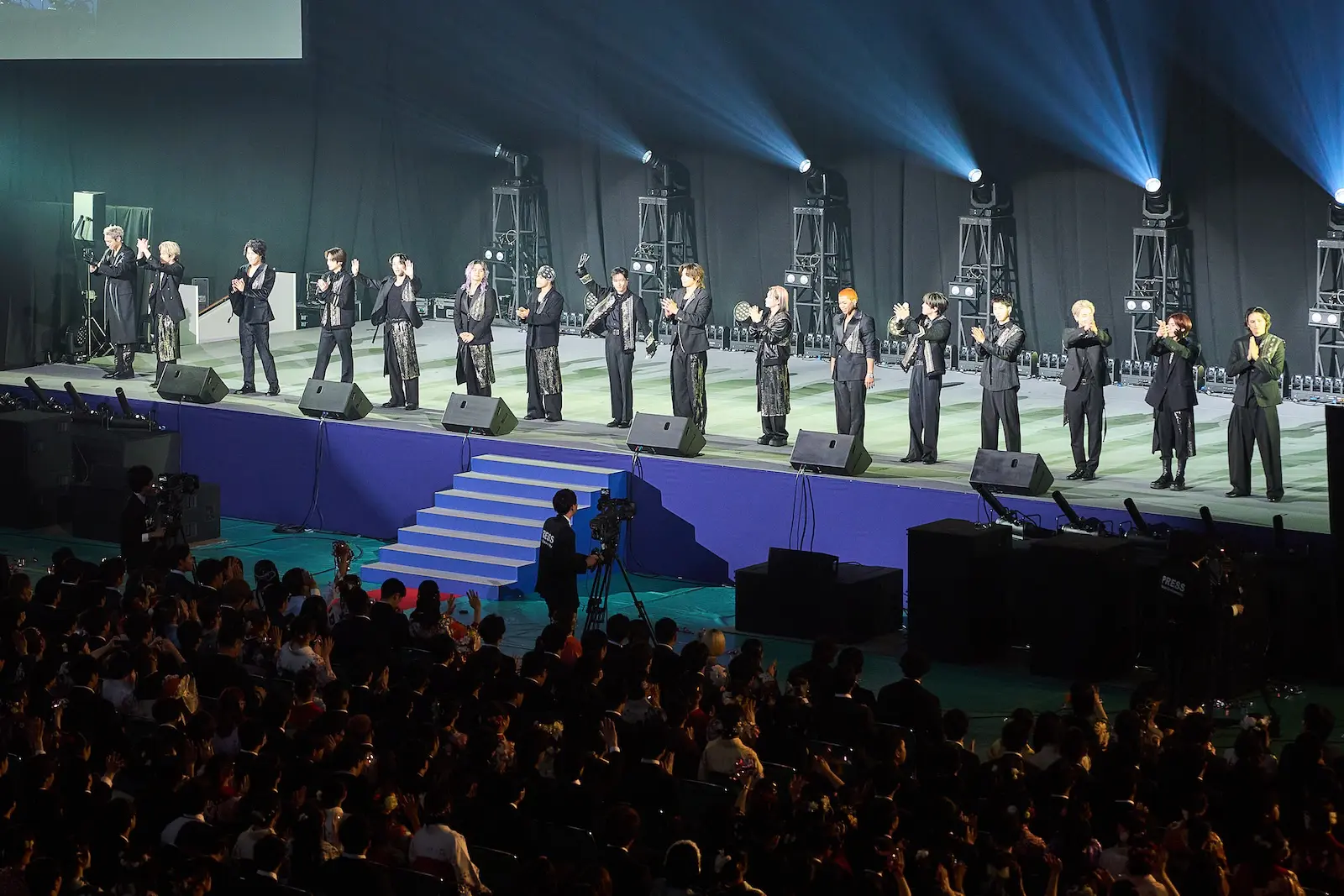 THE RAMPAGE 日本大学卒業式にサプライズ登場！約1万6000人の卒業生の