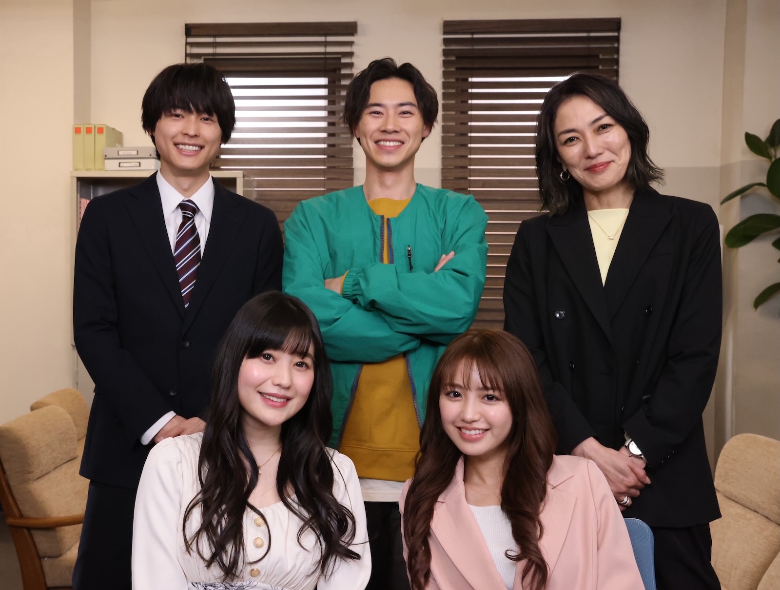 松村北斗、⼾塚純貴、⾹⾳、板⾕由夏、冨⼿⿇妙の写真