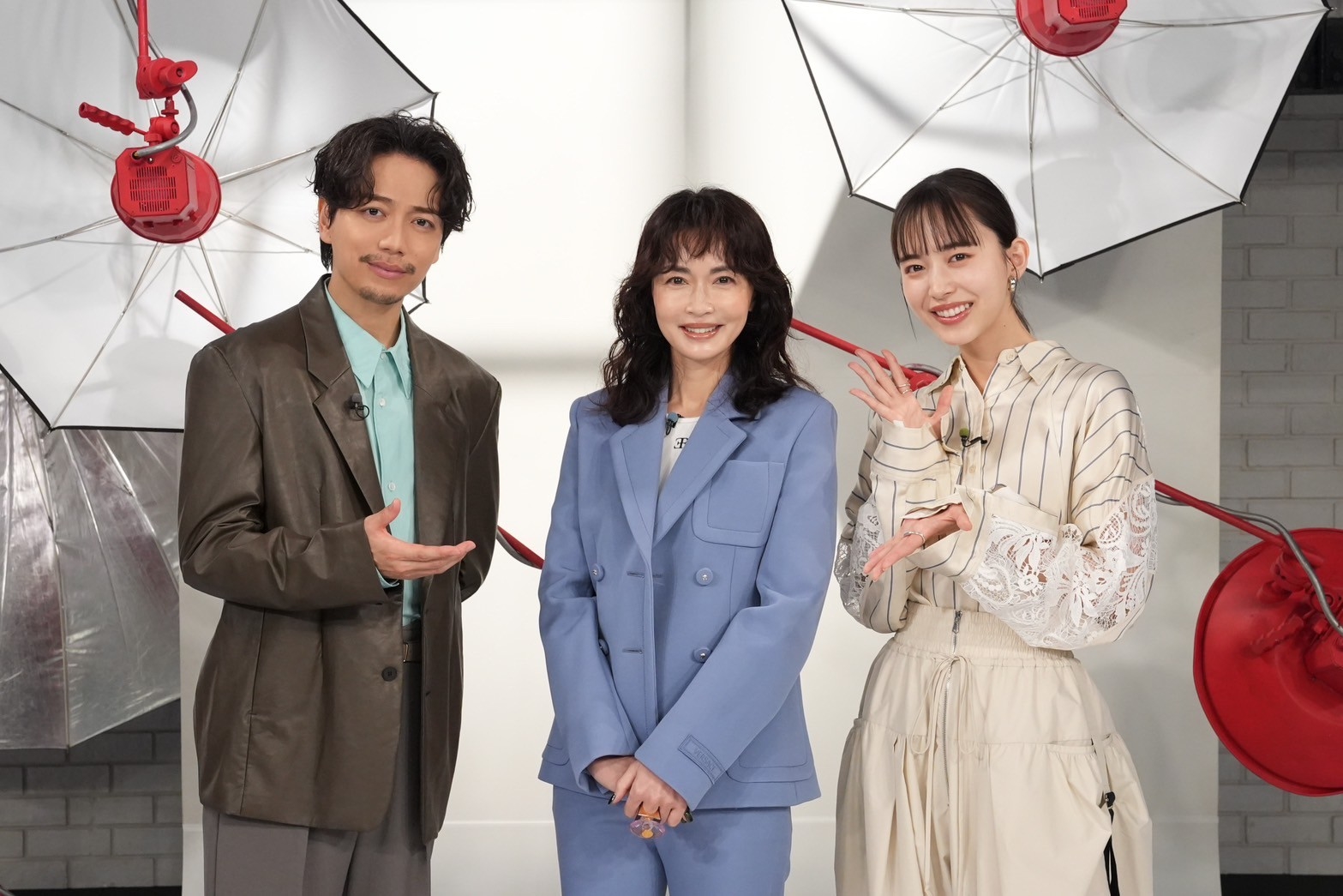 山崎育三郎、長谷川京子、井桁弘恵の写真