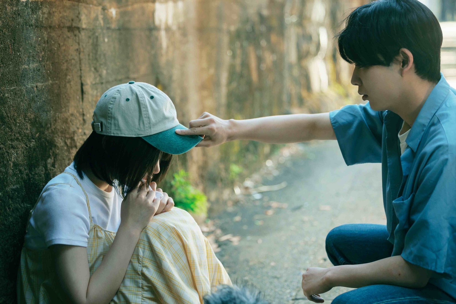 映画『おいしくて泣くとき』に出演する、なにわ男子の長尾謙杜と當真あみ