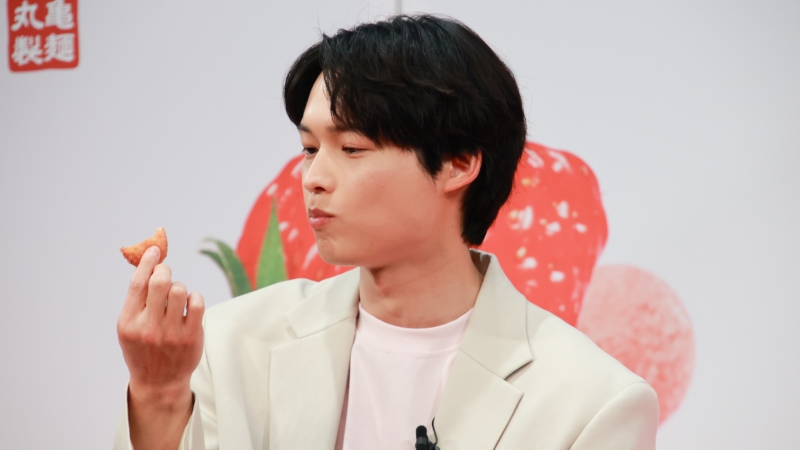 『丸亀うどーなつ』新フレーバー＆新アンバサダー発表会に登壇した松村北斗（SixTONES）