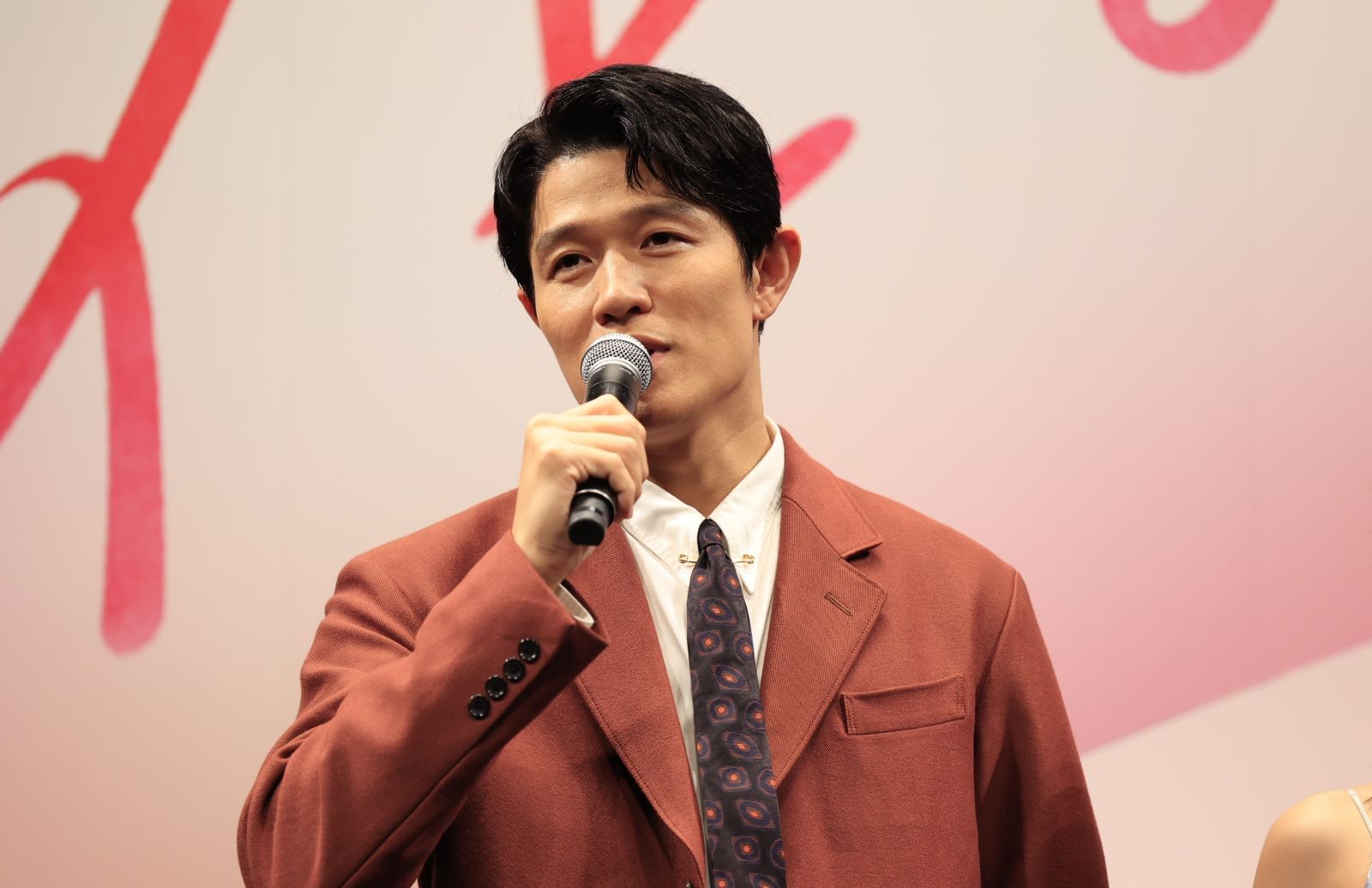 鈴木亮平さん写真