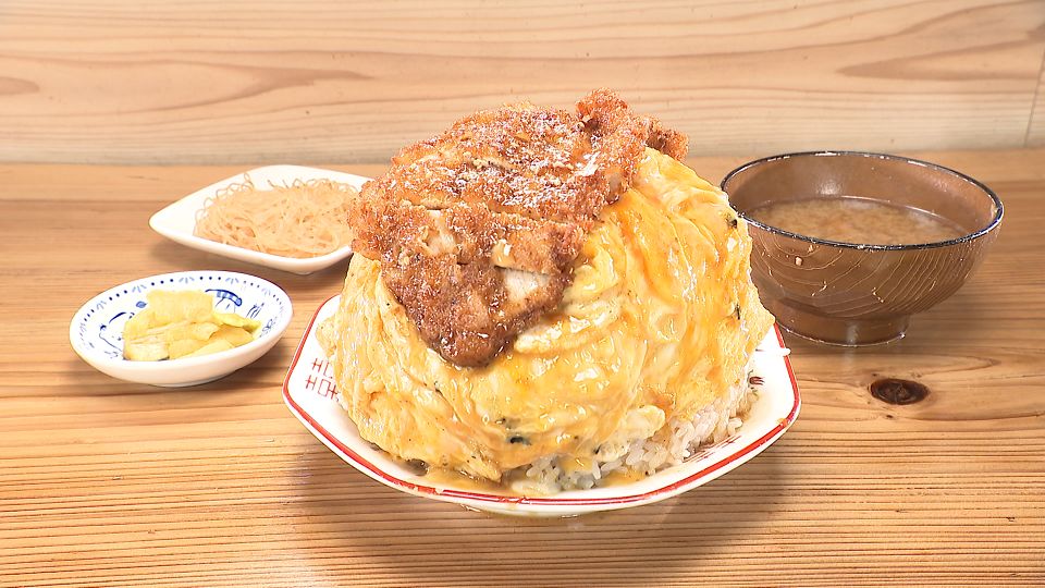 みそカツトロトロ玉子飯の写真