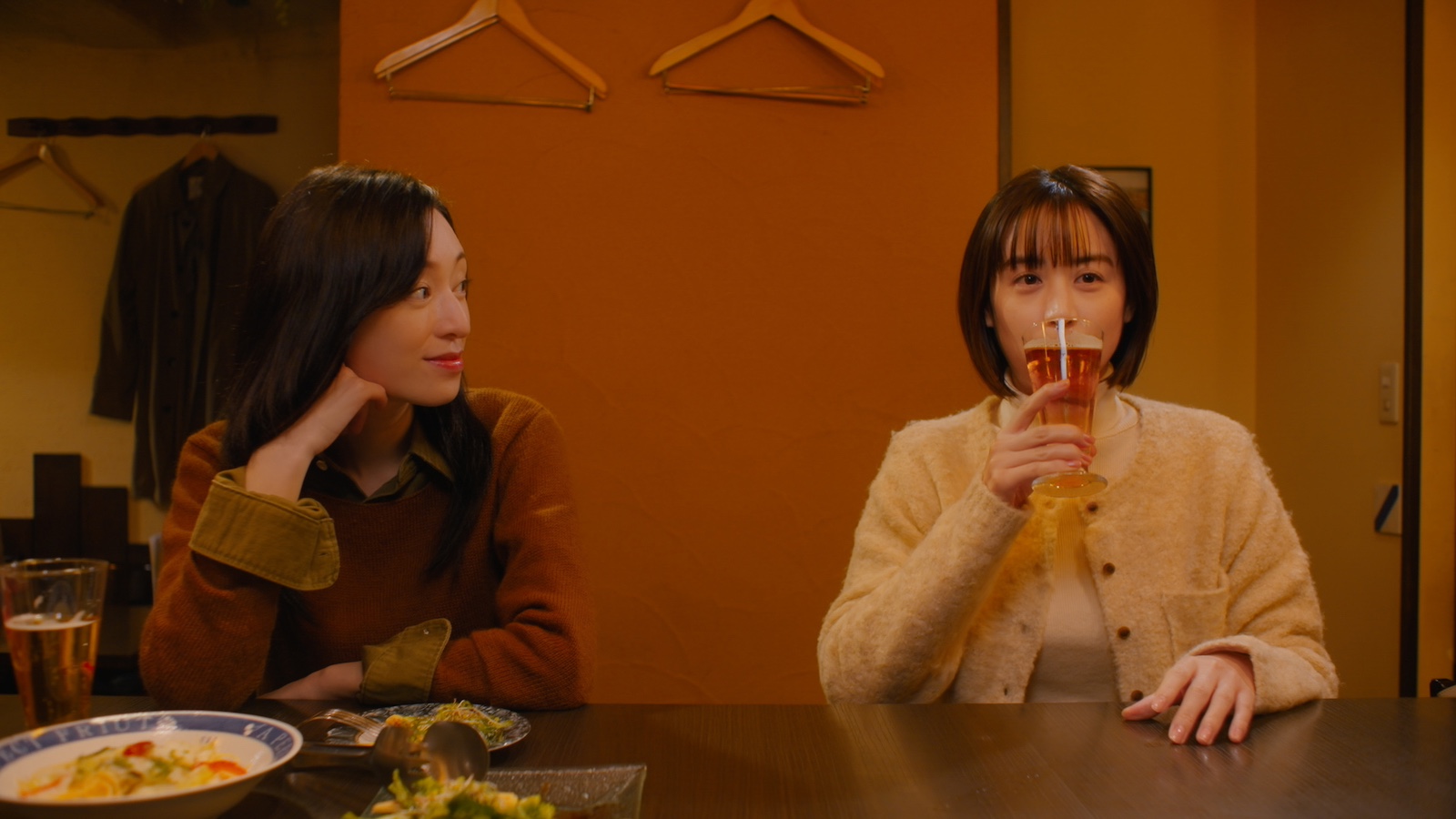 山本美月・栗山千明の写真