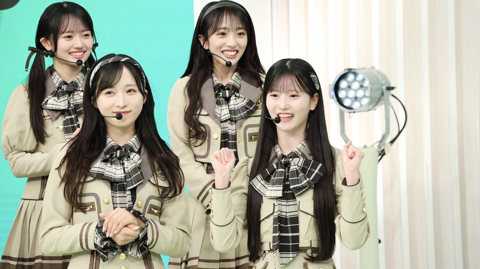 (後列左から)花田藍衣、向井地美音
(前列左から)小栗有以、八木愛月の写真