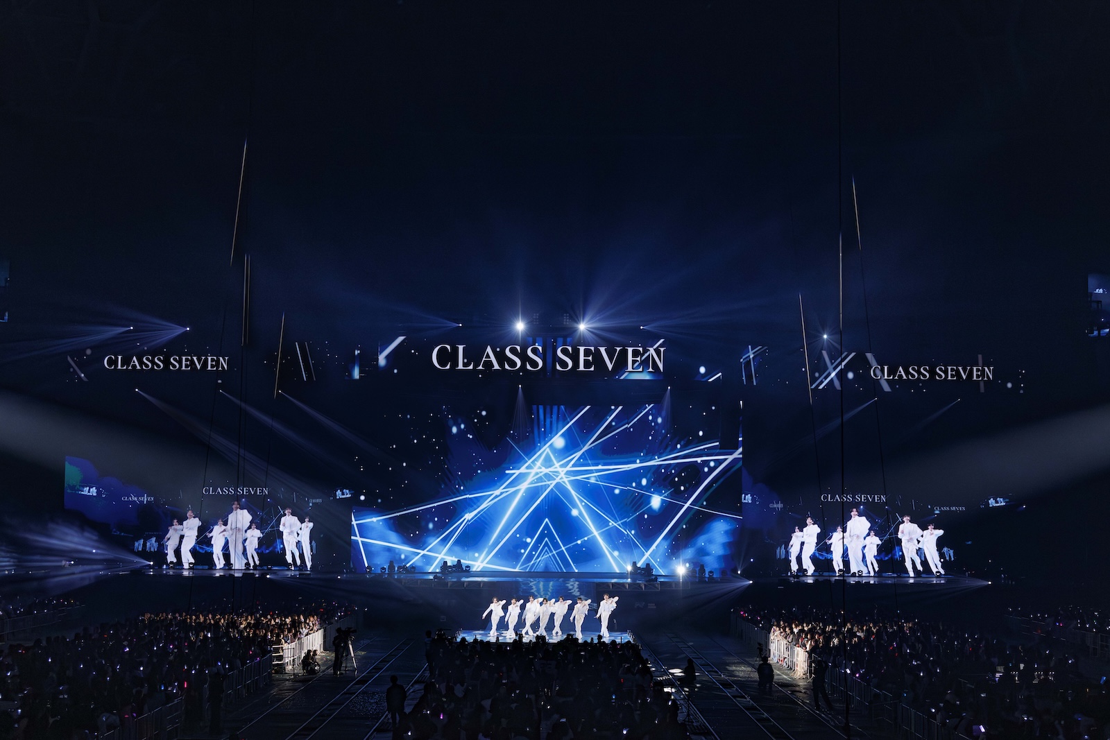 『to HEROes ~TOBE 2nd Super Live~』大阪公演に出演したCLASS SEVEN