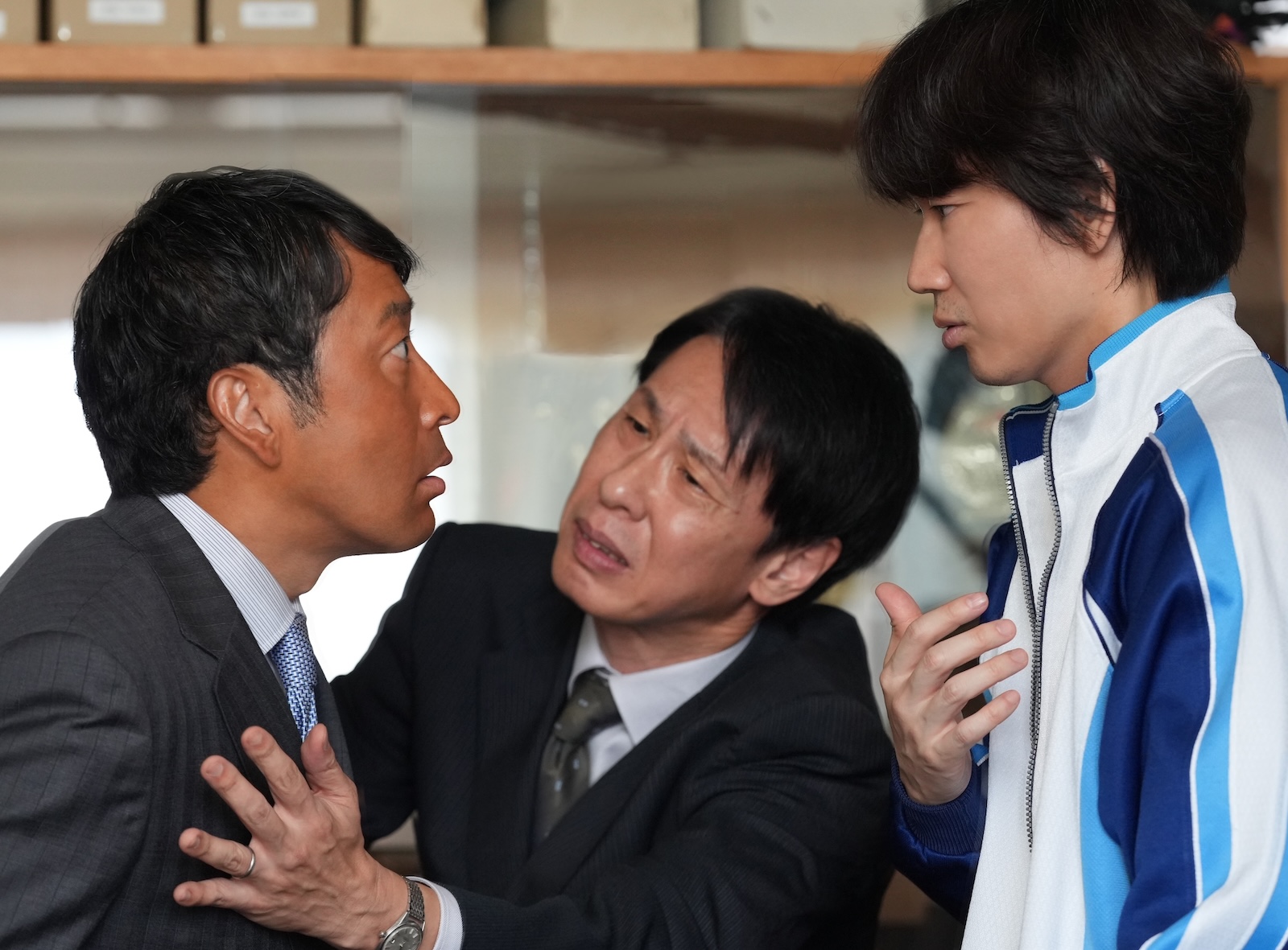映画『でっちあげ　～殺人教師と呼ばれた男』場面写真