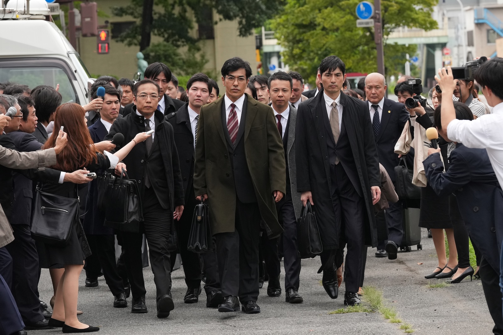 映画『でっちあげ　～殺人教師と呼ばれた男』場面写真