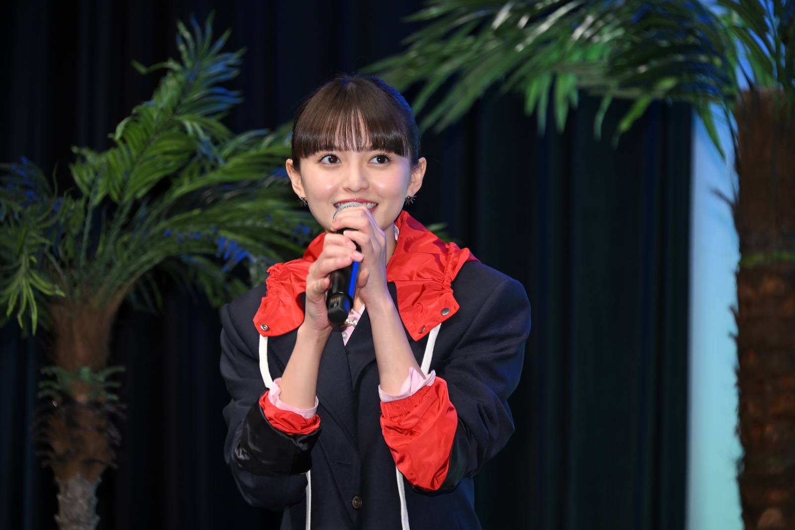 映画『父と僕の終わらない歌』の完成披露試写会に出席した齋藤飛鳥