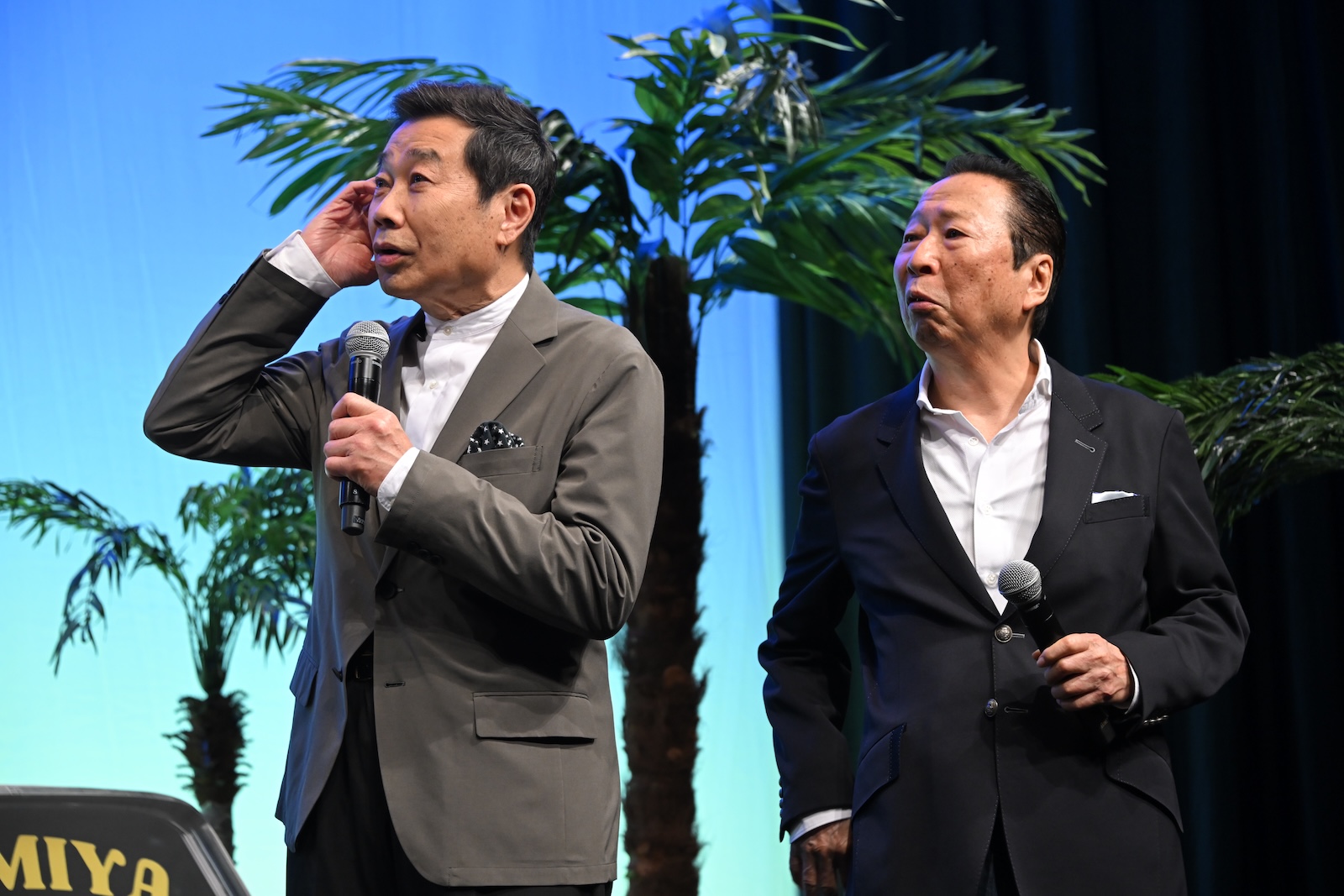 映画『父と僕の終わらない歌』の完成披露試写会に出席した三宅裕司と石倉三郎