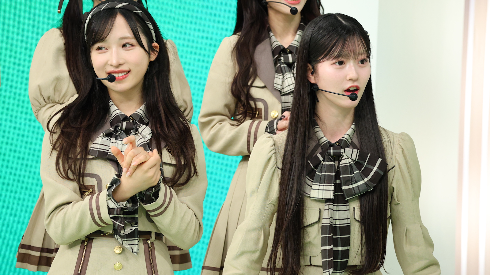 (左から)小栗有以、八木愛月の写真