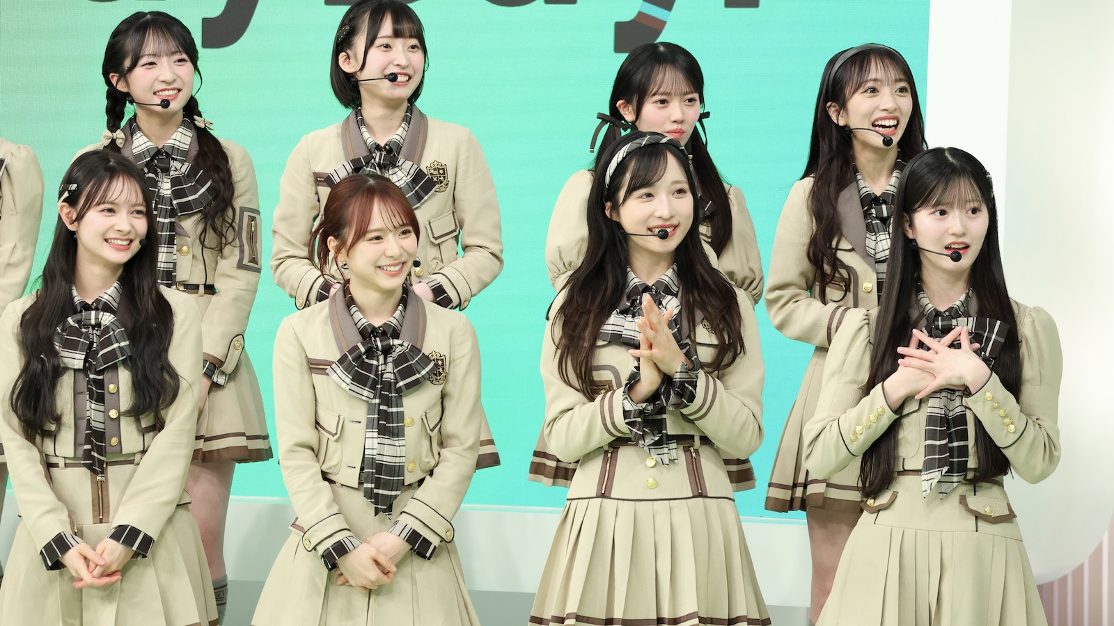 (後列左から)秋山由奈、坂川陽香、花田藍衣、向井地美音
(前列左から)伊藤百花、倉野尾成美、小栗有以、八木愛月の写真