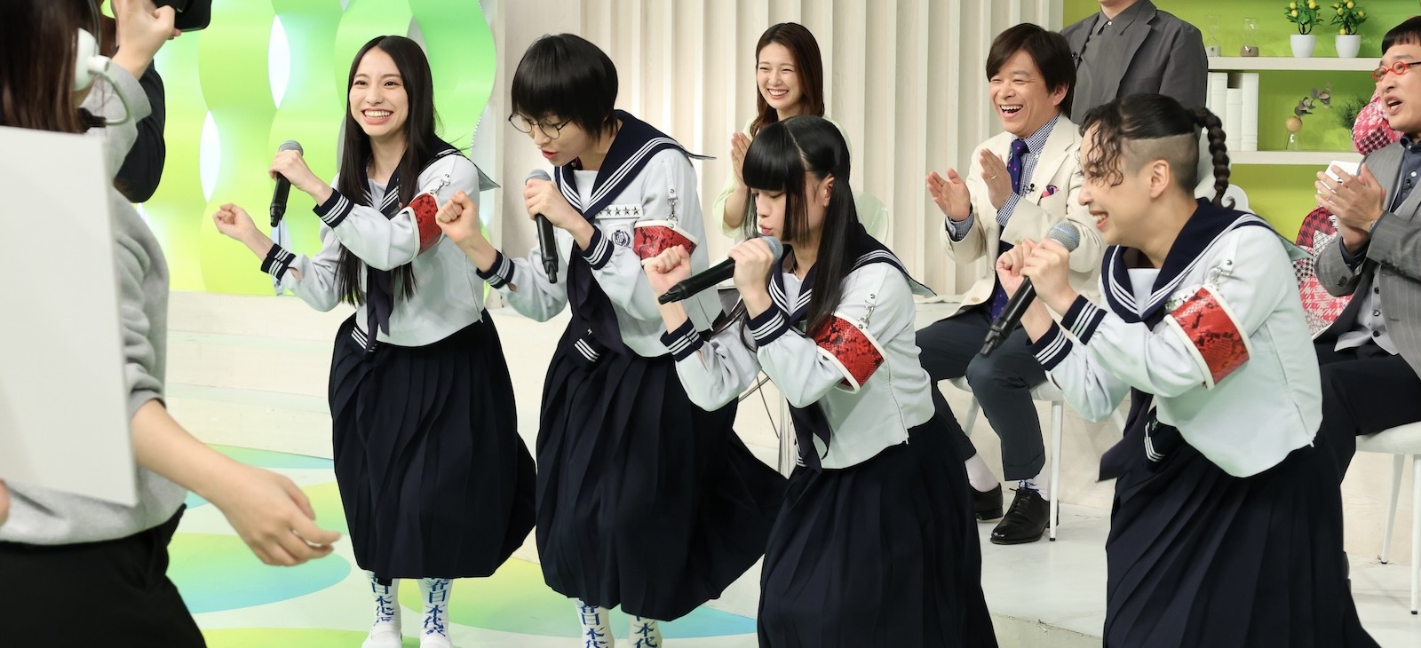 新しい学校のリーダーズらの写真