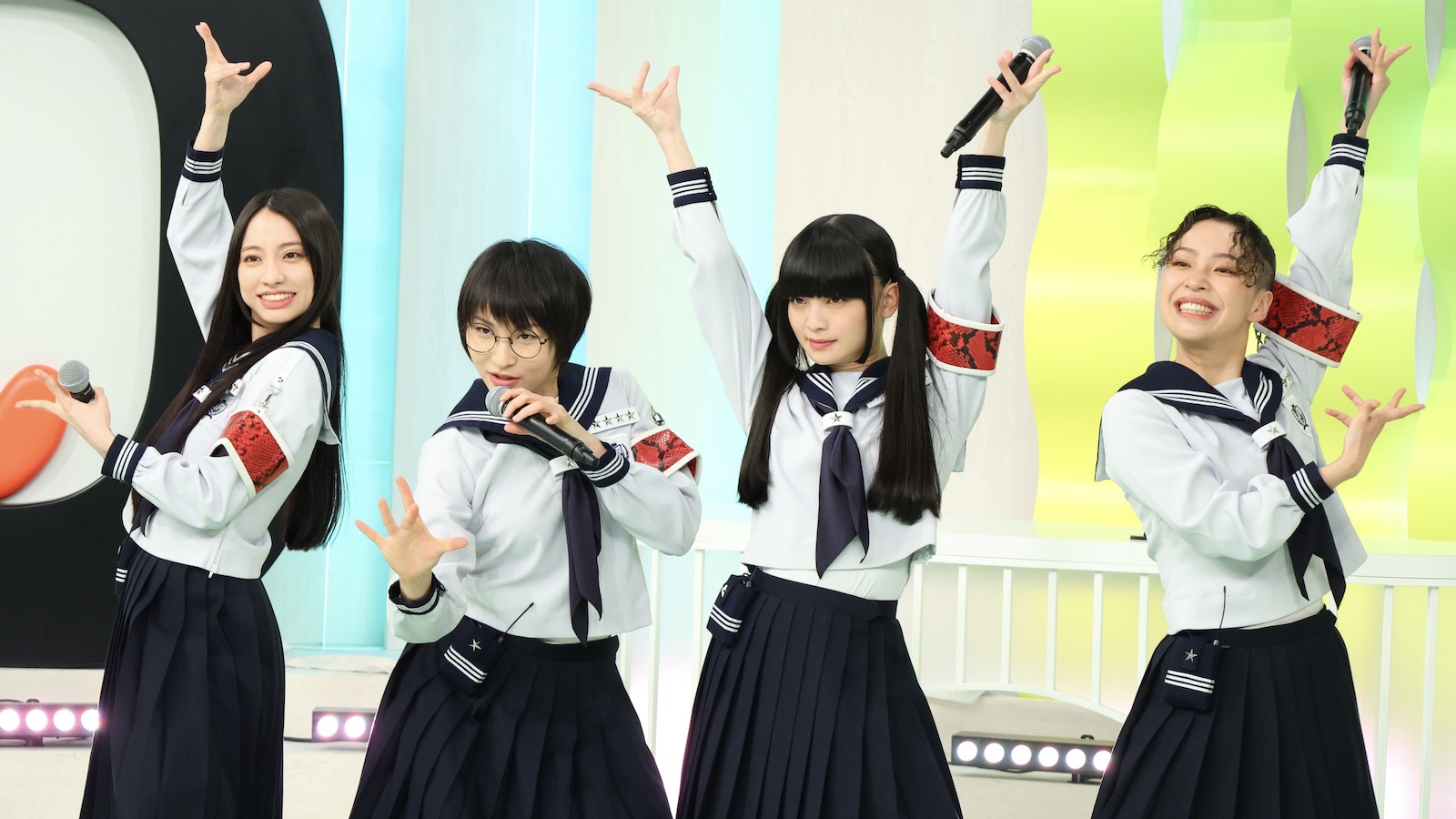 新しい学校のリーダーズの写真