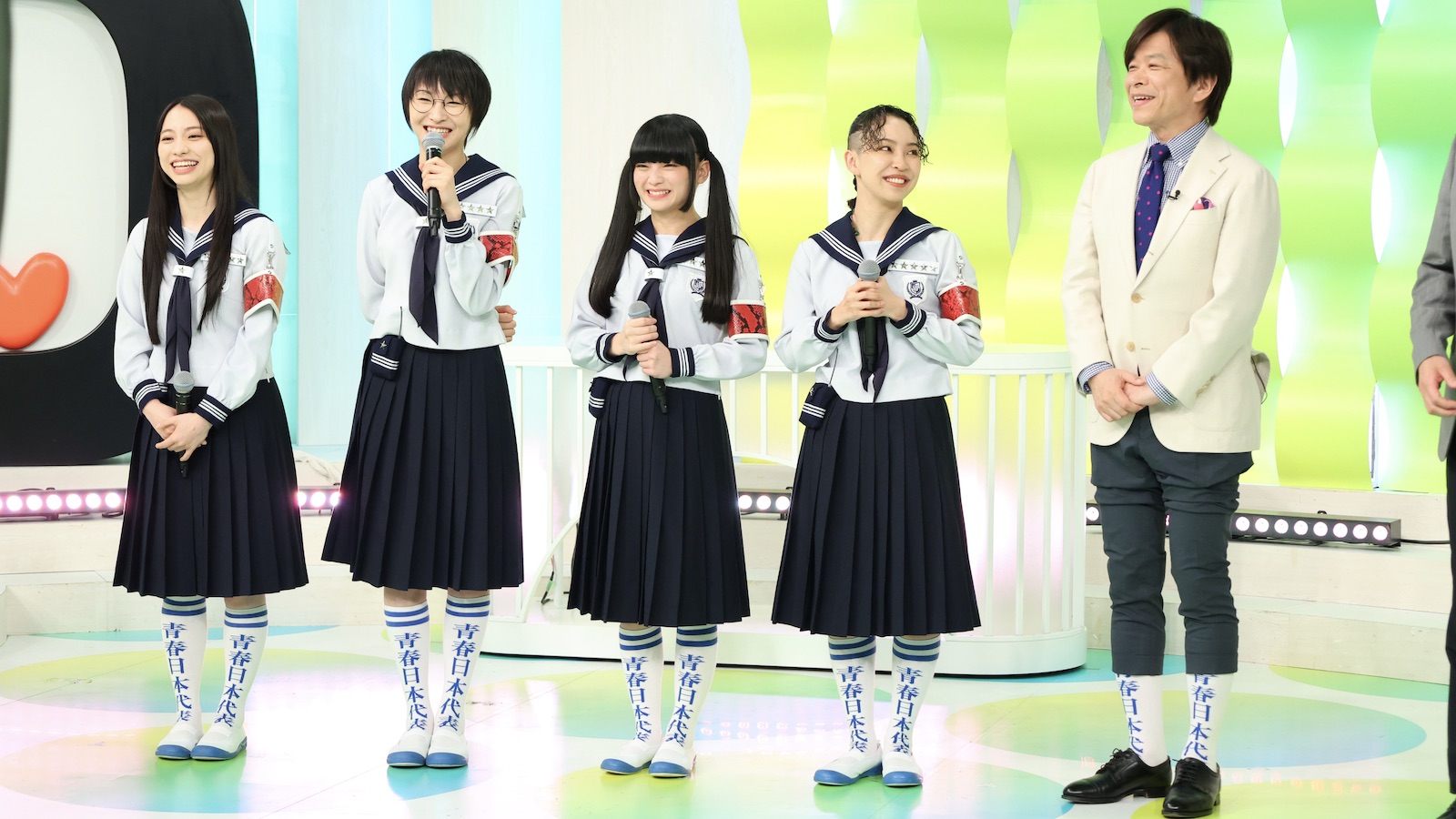 新しい学校のリーダーズらの写真
