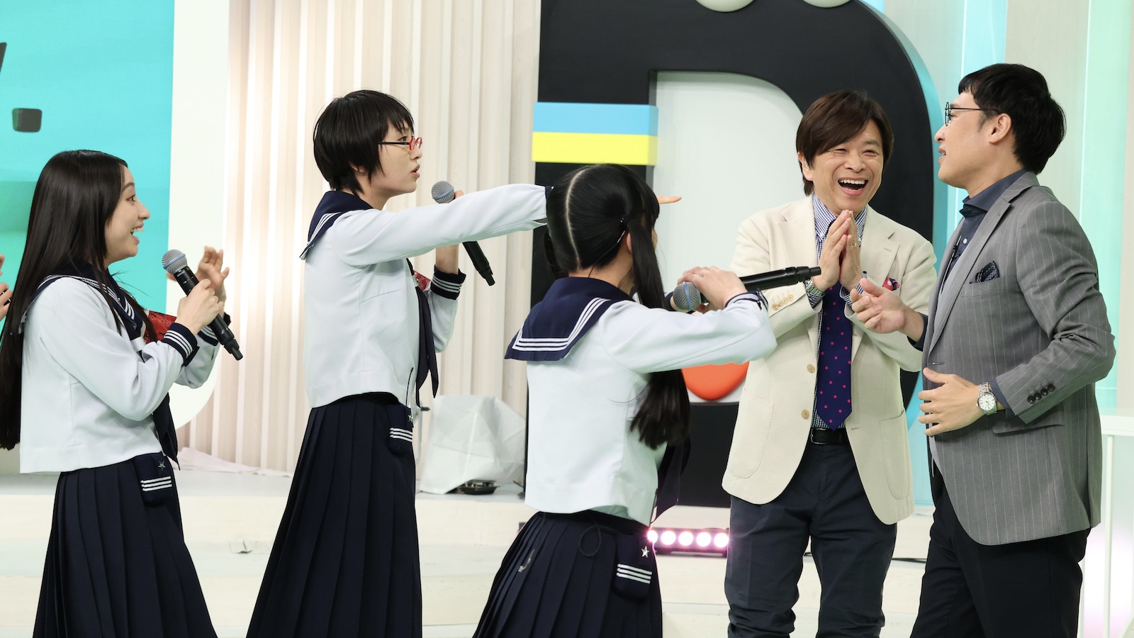 新しい学校のリーダーズらの写真