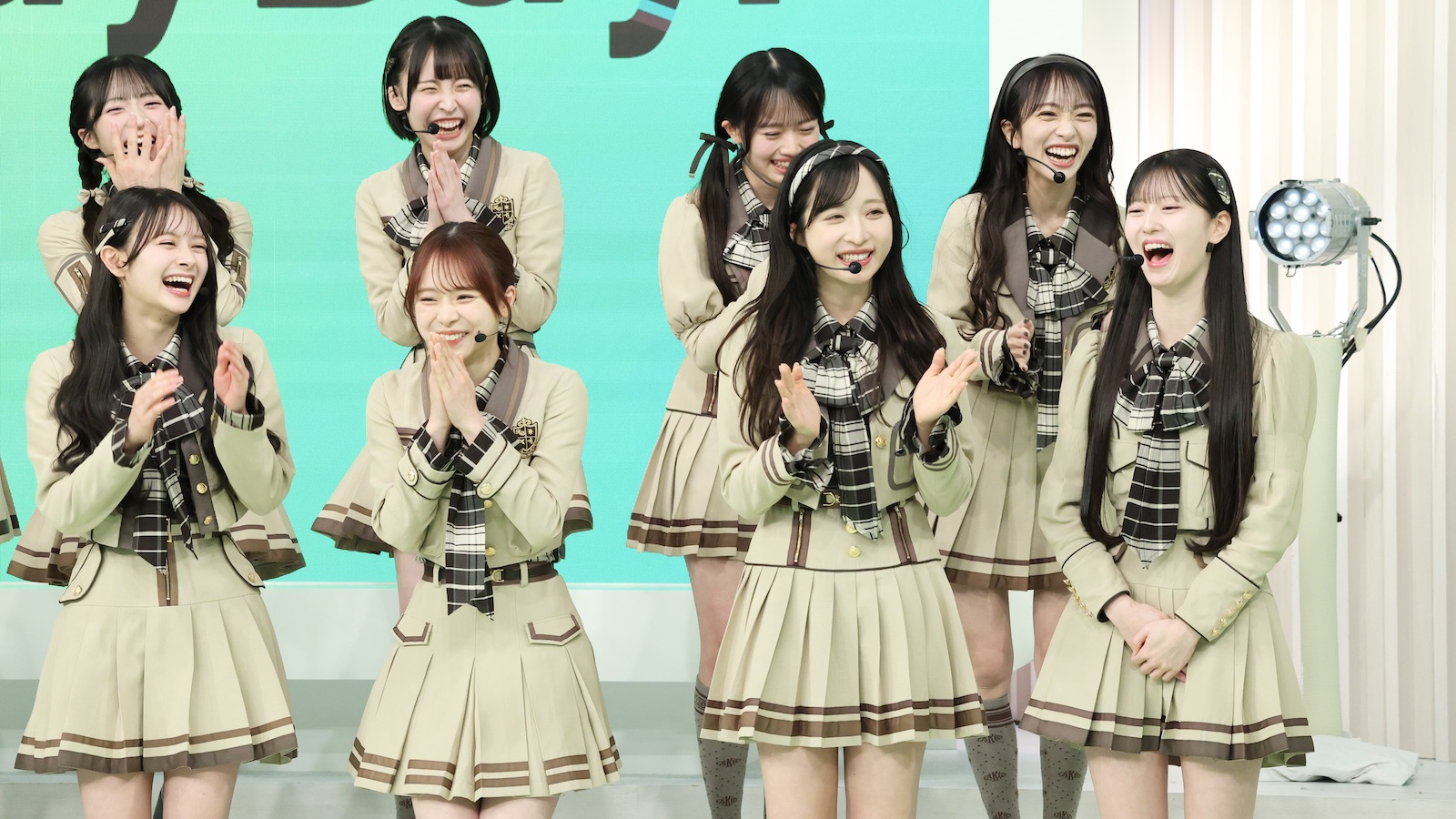 (後列左から)秋山由奈、坂川陽香、花田藍衣、向井地美音
(前列左から)伊藤百花、倉野尾成美、小栗有以、八木愛月の写真