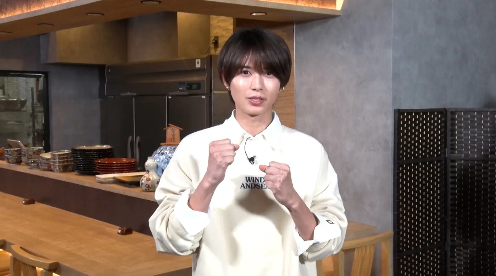 KEY TO LIT井上瑞稀がデカ盛りグルメに挑戦 “My箸”を持参して本気の大