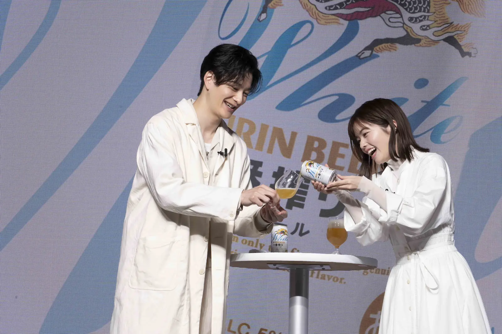 岡田将生＆小芝風花、堤真一からの無茶ぶりでポーズチャレンジ