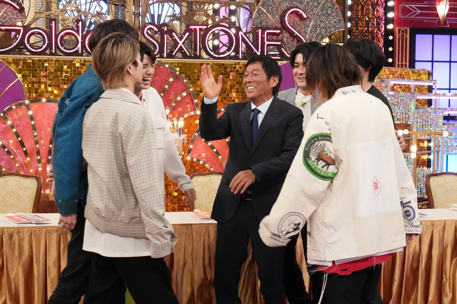 明石家さんま、SixTONESの写真