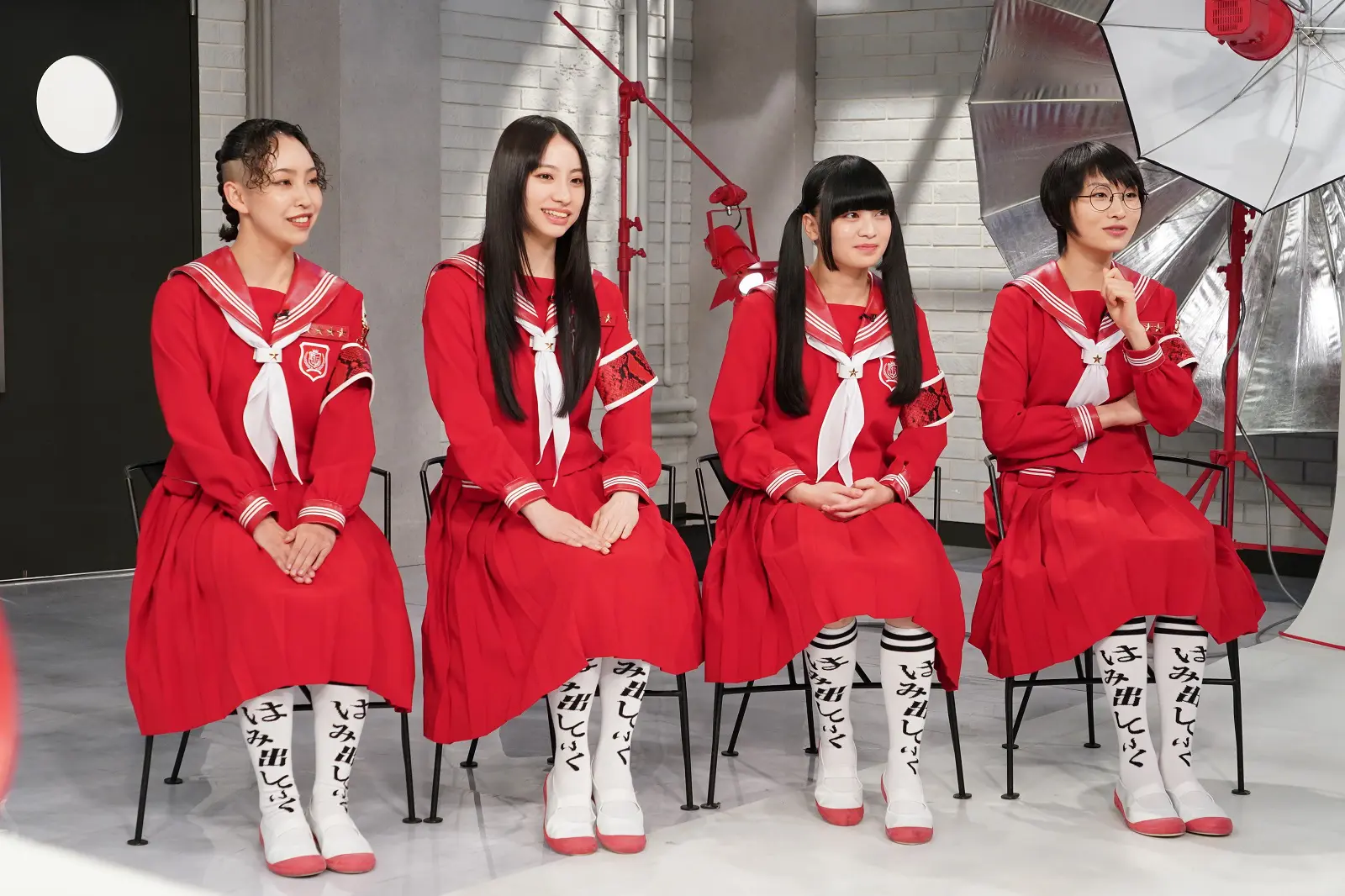 新しい学校のリーダーズが両親からの言葉に感動…「支えられてるから