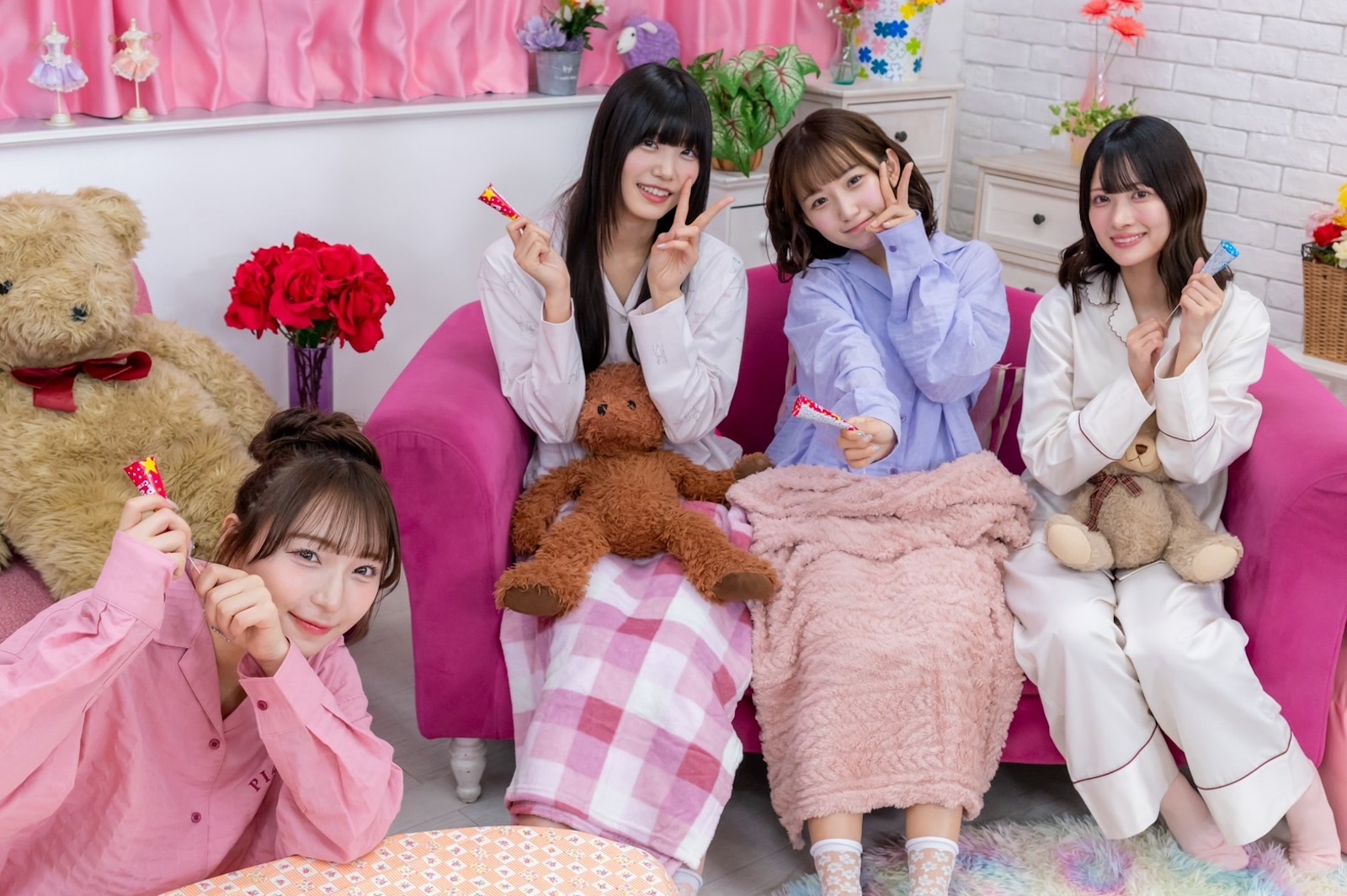 左から：塩川莉世、奥田彩友、音井結衣、庄司なぎさ