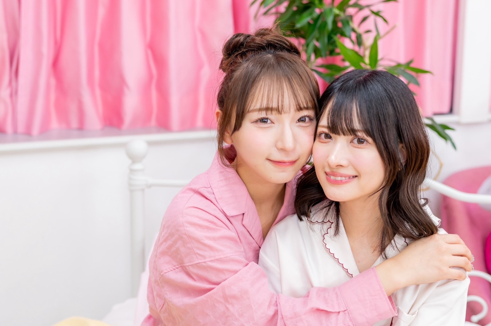 左から：塩川莉世、庄司なぎさ