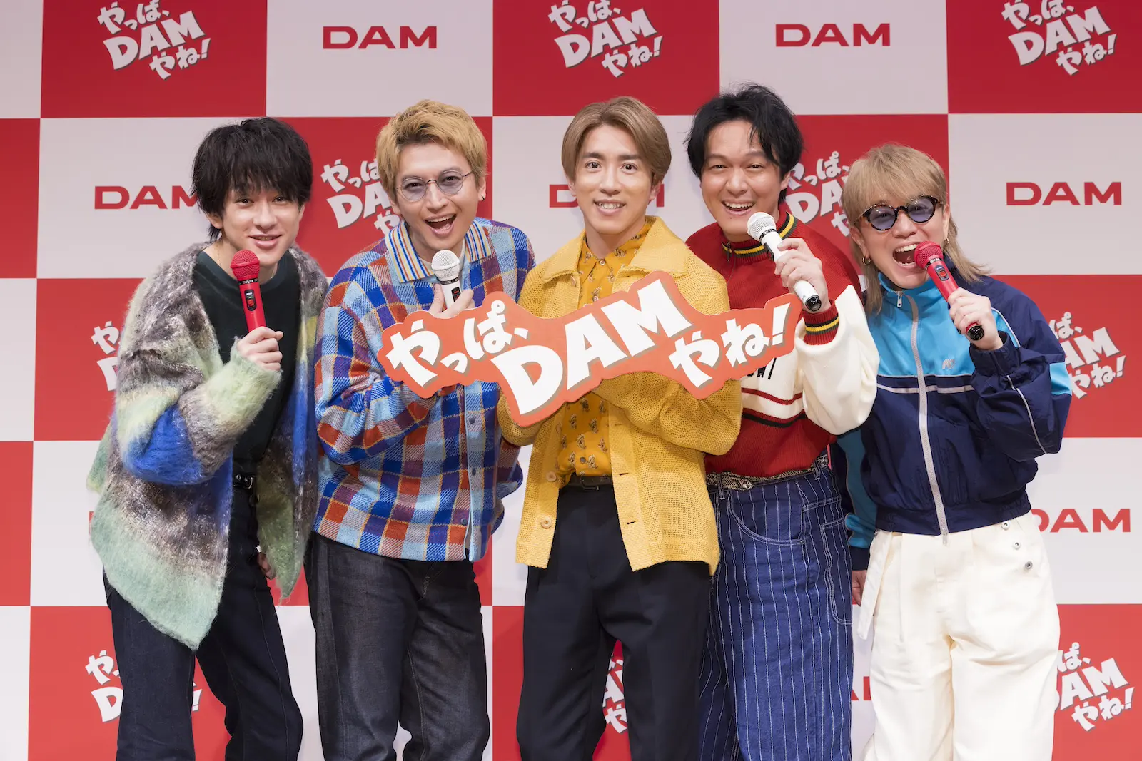 SUPER EIGHT、新曲『ブチ☆I GOT IT』タイアップCMで“ハグ”連発！声を